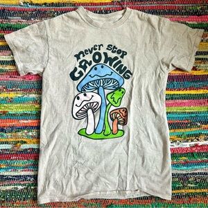 Peace of Mind Never Stop Growing Mushroom Graphic Tee S